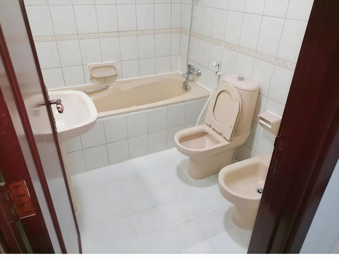 Corniche Street - Extremely Unique Room Abu Dhabi Eksteriør billede