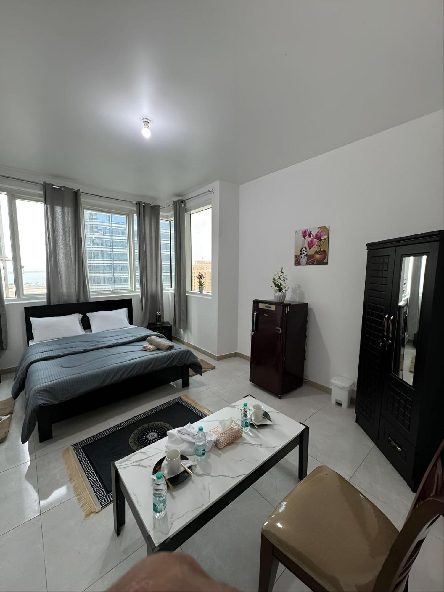 Corniche Street - Extremely Unique Room Abu Dhabi Eksteriør billede