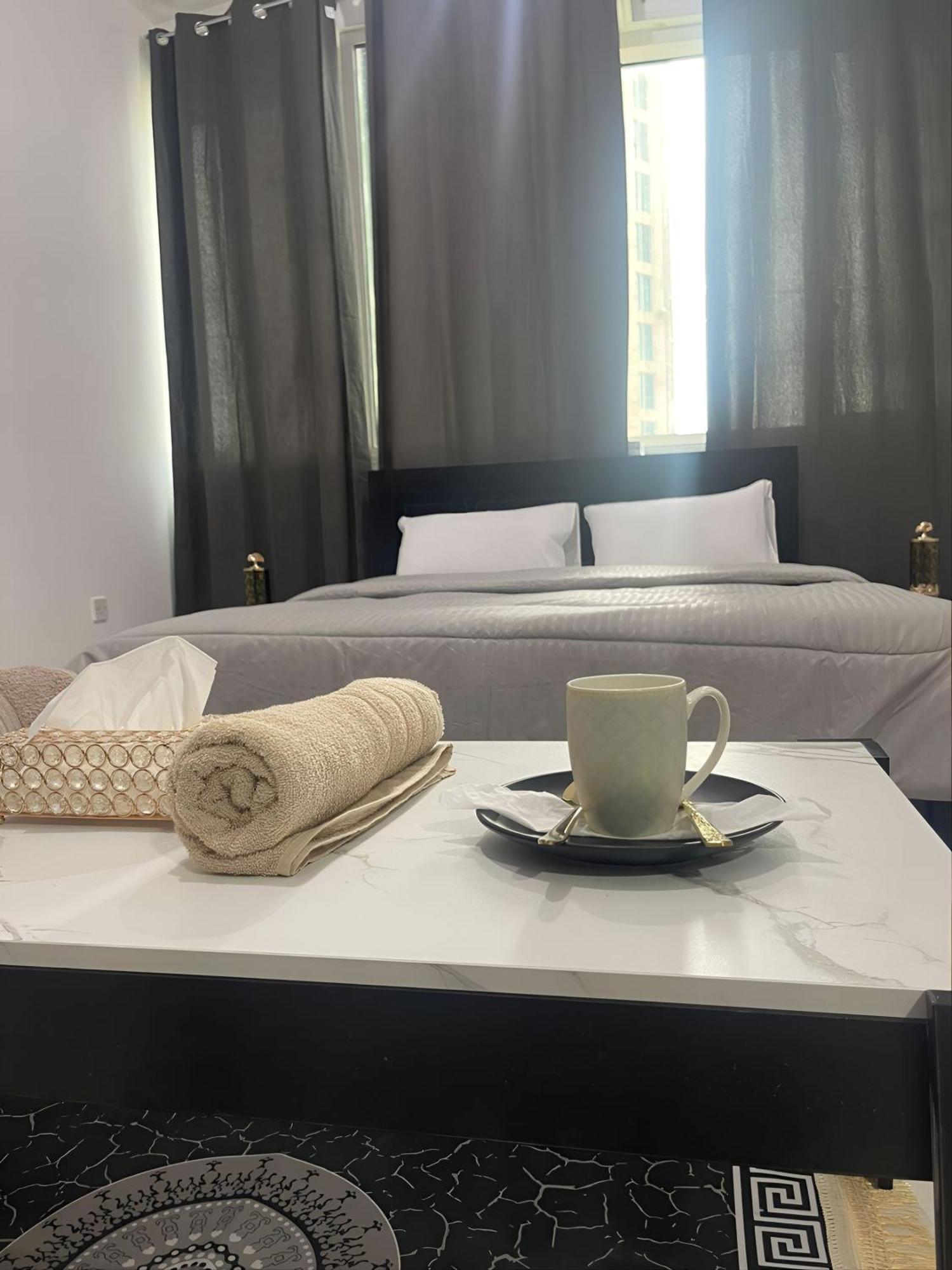 Corniche Street - Extremely Unique Room Abu Dhabi Eksteriør billede